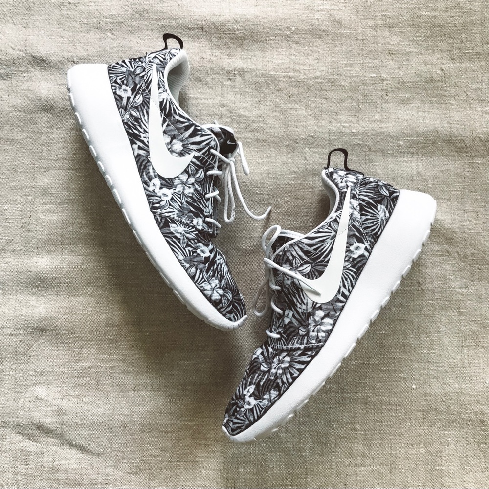 Nike Roshe One Hawaiian Print Women US 9